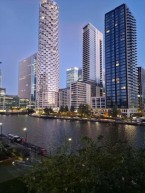 Aarons Riverview Luxury Apartment
